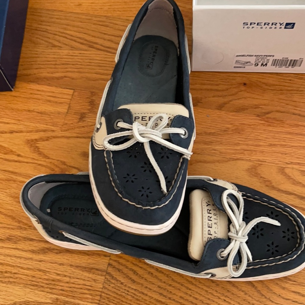 NWT Sperry Top-Sider Angelfish Navy/Perfs women 9